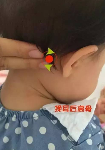 揉耳后高骨